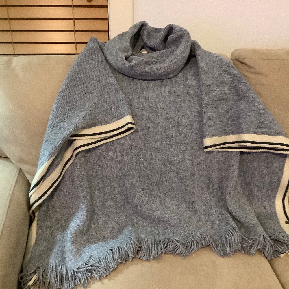 Roots Poncho